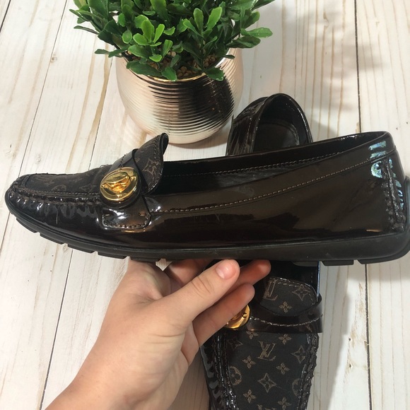 Monogram LV patent leather loafers - Picture 7 of 8